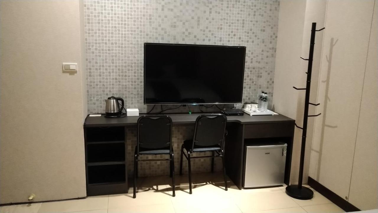 Boston Plus Hotel Chiayi City Exterior photo