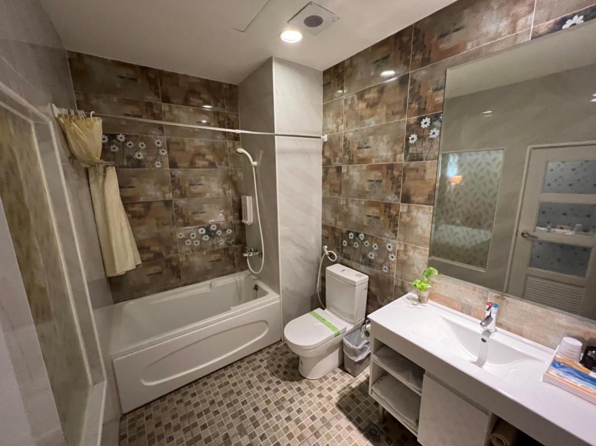 Boston Plus Hotel Chiayi City Exterior photo