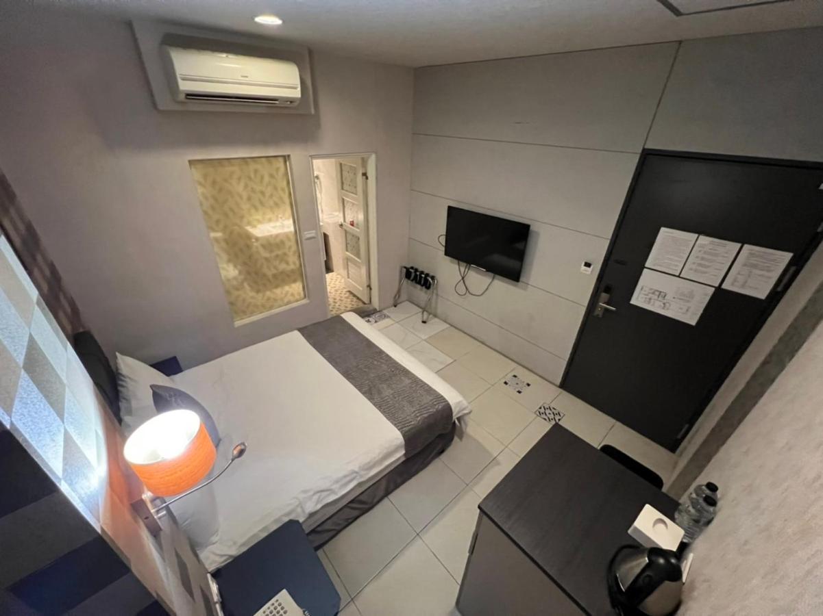Boston Plus Hotel Chiayi City Exterior photo