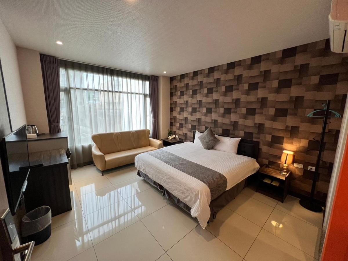 Boston Plus Hotel Chiayi City Exterior photo
