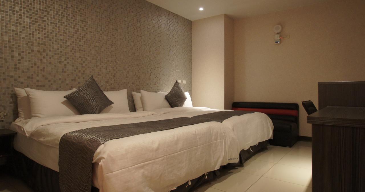 Boston Plus Hotel Chiayi City Exterior photo