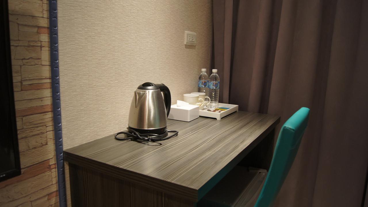 Boston Plus Hotel Chiayi City Exterior photo