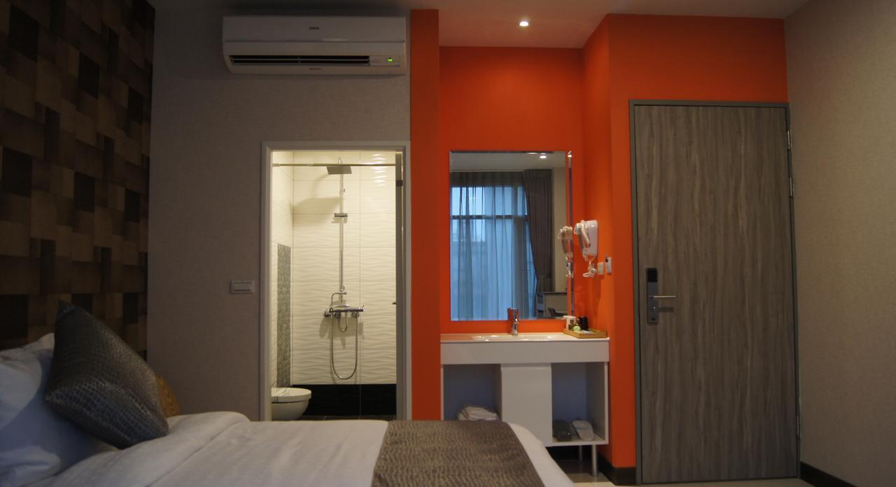 Boston Plus Hotel Chiayi City Exterior photo