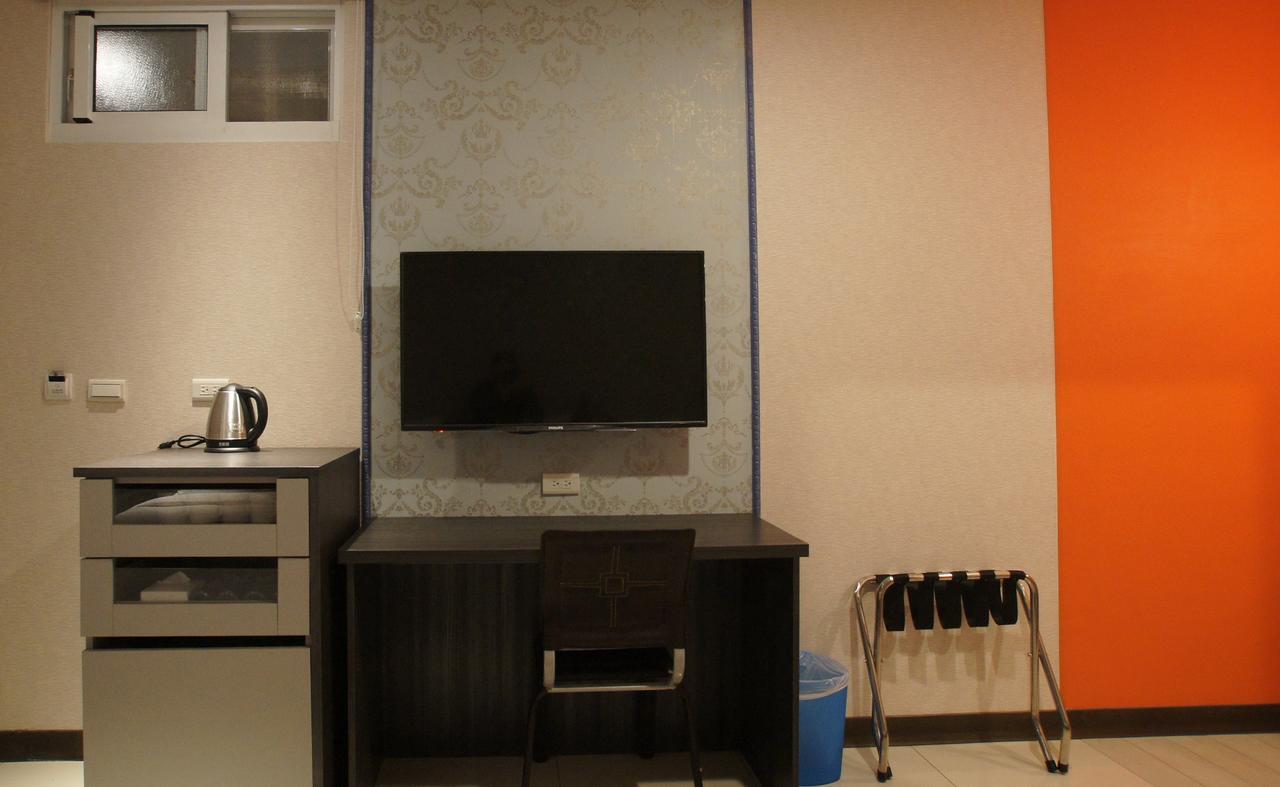 Boston Plus Hotel Chiayi City Exterior photo