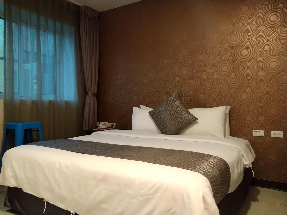 Boston Plus Hotel Chiayi City Exterior photo
