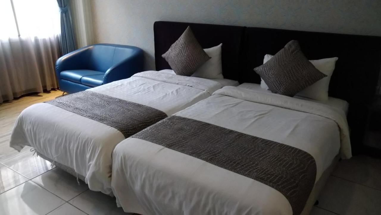 Boston Plus Hotel Chiayi City Exterior photo